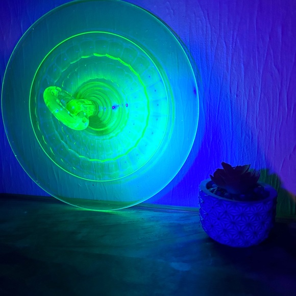 Vintage Uranium / Depression Glass Handled Server Plate Sandwich Platter Tray - Picture 8 of 10